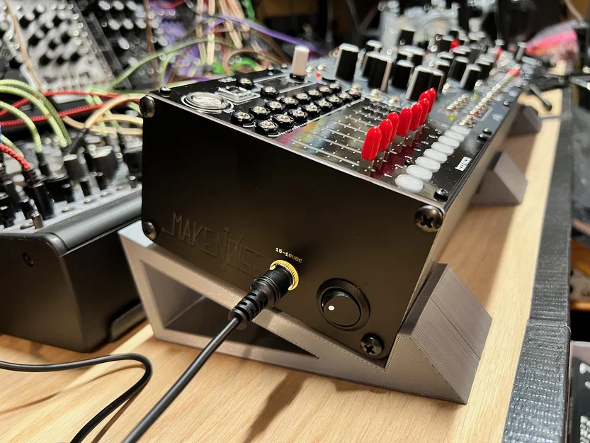 Chân đế nghiêng 22 độ cho Make Noise, Erica Synths và các loại skiff/case một hàng - Image 5