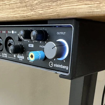 Giá đỡ gắn dưới bàn cho Steinberg UR22C