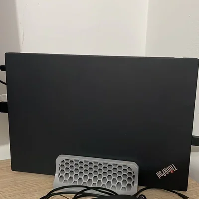 Giá đỡ laptop (dạng đứng) – Support 1 Laptop