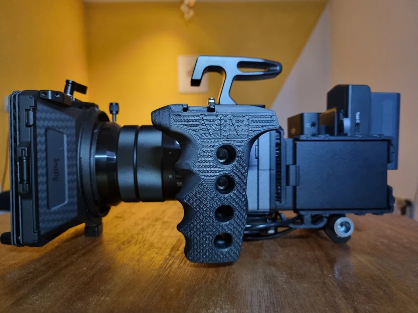 Tay Cầm Hông Camera Công Thái Học Có Cold Shoe - Image 1