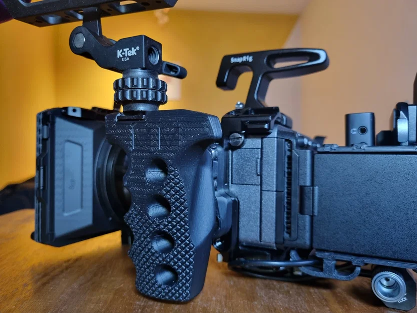 Tay Cầm Hông Camera Công Thái Học Có Cold Shoe - Image 2