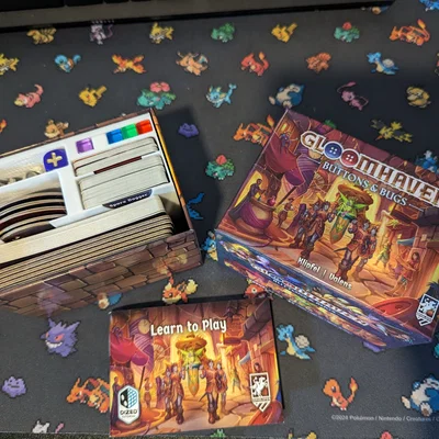 Insert hộp GLOOMHAVEN Buttons & Bugs