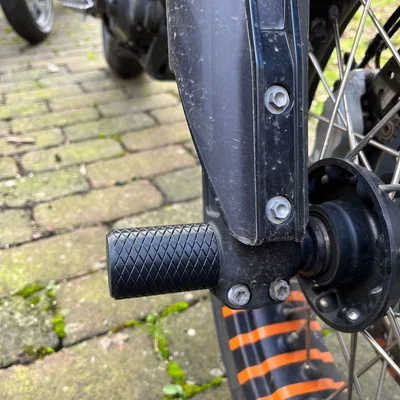Bảo vệ trục trước (Axlesliders front) cho KTM 690 SMC R