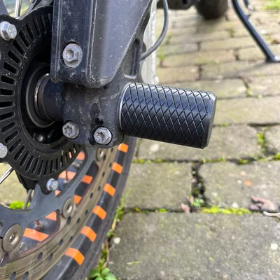 Bảo vệ trục trước (Axlesliders front) cho KTM 690 SMC R