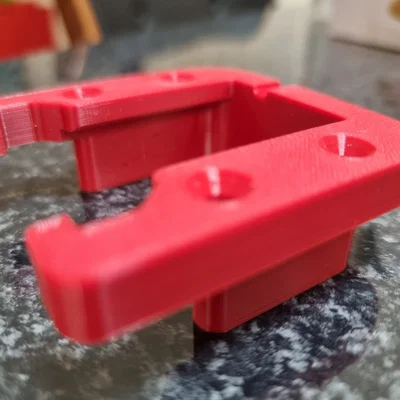 Giá treo pin Milwaukee M18: Giải pháp lưu trữ gọn gàng cho xưởng của bạn