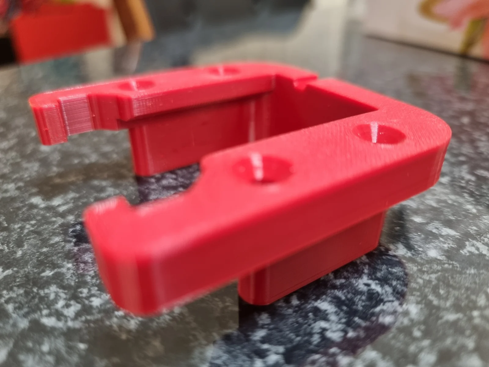Giá treo pin Milwaukee M18: Giải pháp lưu trữ gọn gàng cho… 1