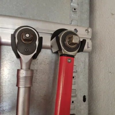 Giá treo tường Gedore Red cho cờ lê lực và ratchet