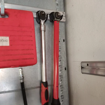 Giá treo tường Gedore Red cho cờ lê lực và ratchet