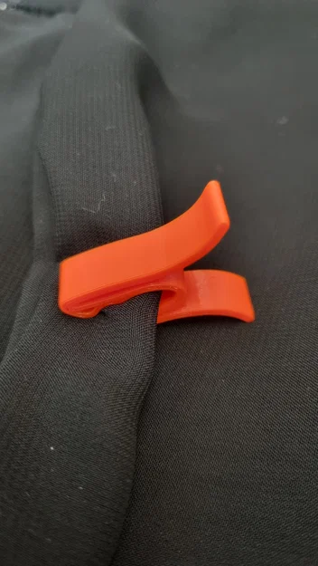 Kẹp quần áo tối giản với ngàm bám kiểu “snake-bite” (print-in-place) - Image 2