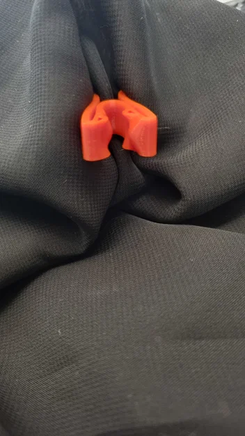 Kẹp quần áo tối giản với ngàm bám kiểu “snake-bite” (print-in-place) - Image 5