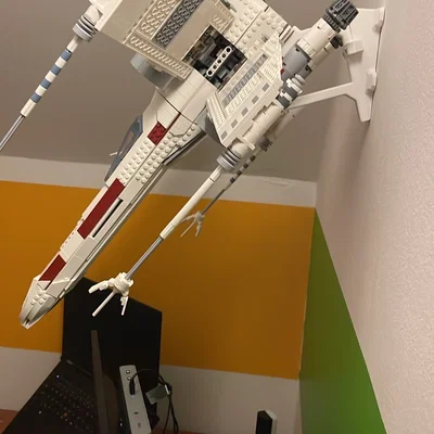 Giá treo tường cho Lego 75355 UCS X-Wing (Wall Holder)