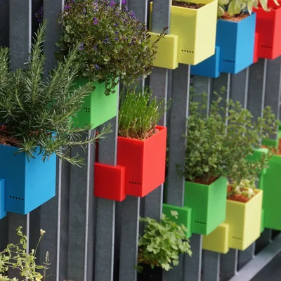 Vườn Ban Công: Chậu tự tưới treo lan can (parametric)