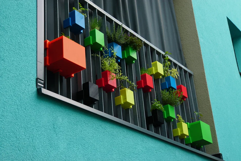 Vườn Ban Công: Chậu tự tưới treo lan can (parametric) - Image 2