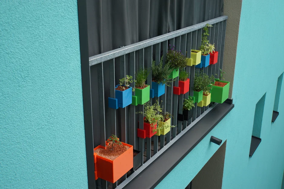 Vườn Ban Công: Chậu tự tưới treo lan can (parametric) - Image 4