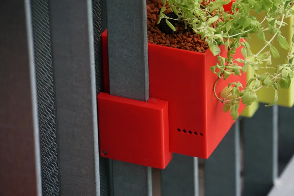 Vườn Ban Công: Chậu tự tưới treo lan can (parametric) - Image 7