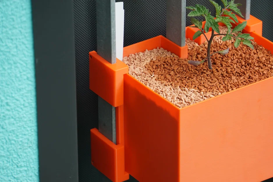 Vườn Ban Công: Chậu tự tưới treo lan can (parametric) - Image 8