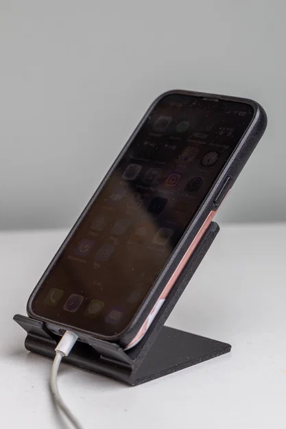 Giá đỡ điện thoại 45 độ có khe cắm sạc - Phụ kiện bàn làm việc tiện ích - Image 1