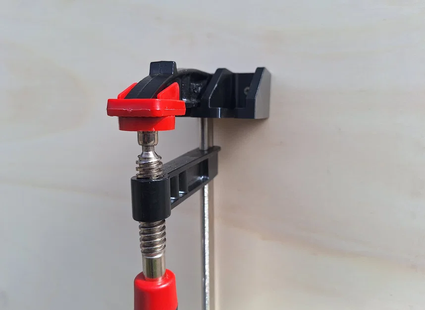 Giá treo kẹp gỗ (Clamp Holder) treo tường cho dụng cụ Parkside - Image 1