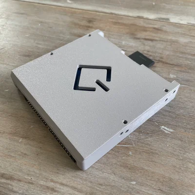 Ngàm gắn BlueSCSI v2 cho khoang ổ cứng Macintosh đời cũ