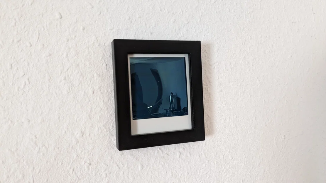 Khung Polaroid Remixed có lỗ treo đinh - Image 3