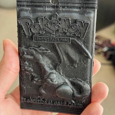 Mô hình gói bài Pokemon Charizard in 3D trang trí độc đáo