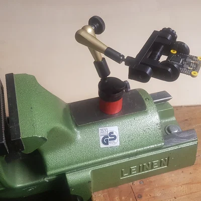 Bộ kẹp kết hợp với giá đỡ đồng hồ so (dial indicator) dùng magnetic stand