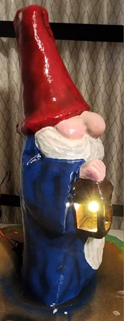 Tượng chú lùn Gnome giữ đèn 3D độc đáo trang trí sân vườn - Image 3