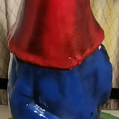 Tượng chú lùn Gnome giữ đèn 3D độc đáo trang trí sân vườn