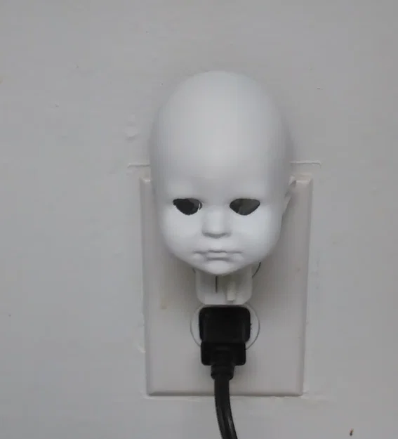 Mô hình đầu búp bê rùng rợn trang trí đèn ngủ (Creepy Doll Nightlight) - Image 1