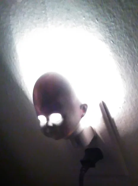 Mô hình đầu búp bê rùng rợn trang trí đèn ngủ (Creepy Doll Nightlight) - Image 5
