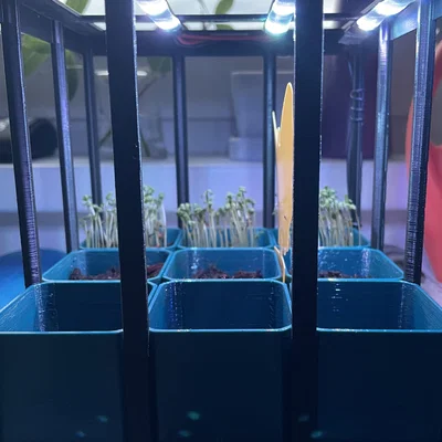 Khay ươm hạt kèm mái vòm đèn (Seed starter with light dome)