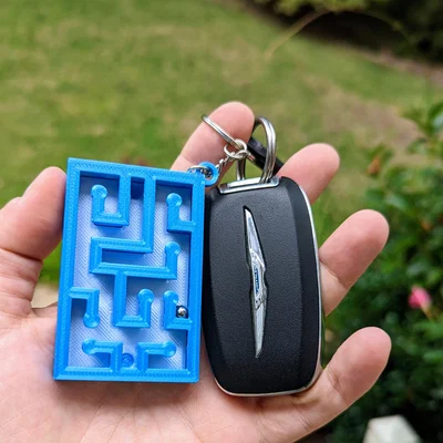 Mê cung bi sắt móc khóa phong cách bảng mạch điện (Circuitry-Inspired Keychain Marble Maze)