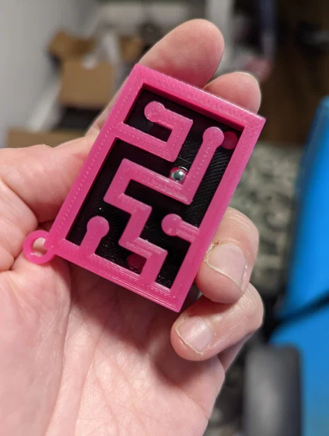 Mê cung bi sắt móc khóa phong cách bảng mạch điện (Circuitry-Inspired Keychain Marble Maze) - Image 6