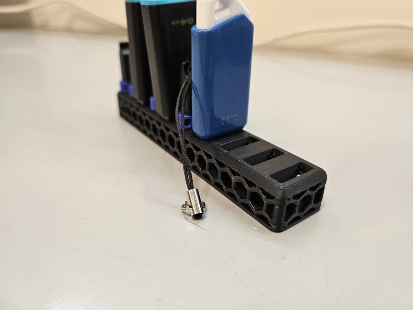 Khay sắp xếp USB Stick tổ ong (Honeycomb USB Stick Organizer) - Image 1