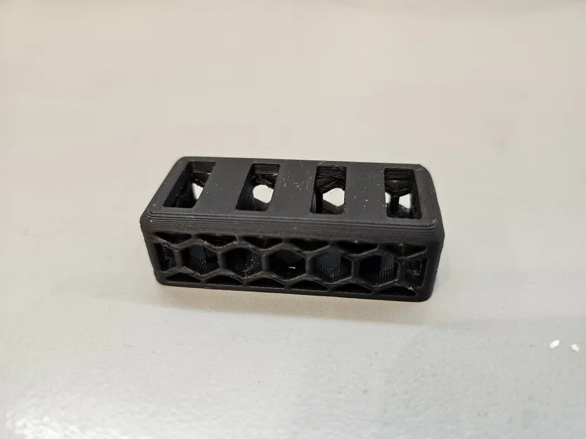 Khay sắp xếp USB Stick tổ ong (Honeycomb USB Stick Organizer) - Image 6