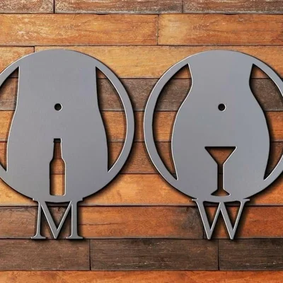 Logo hài: nam và nữ uống đồ uống che chỗ nhạy cảm