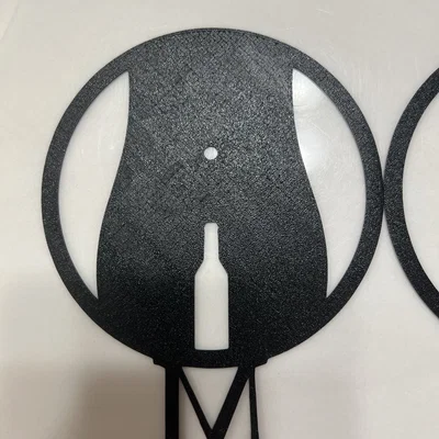 Logo hài: nam và nữ uống đồ uống che chỗ nhạy cảm