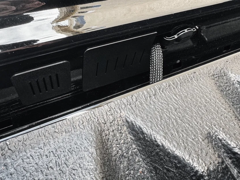 Nắp che lỗ hổng thùng xe Ford Maverick (Tailgate Cover) - Image 1