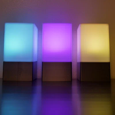 Đèn bàn tối giản dạng module (Modular minimalist lamp)