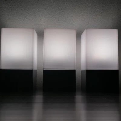 Đèn bàn tối giản dạng module (Modular minimalist lamp)