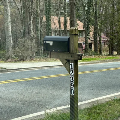 Số nhà gắn hộp thư (mailbox)