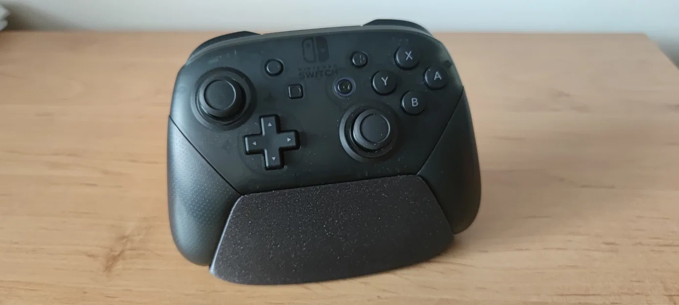 Đế giữ tay cầm Nintendo Switch Pro chống trượt tối giản - Image 2