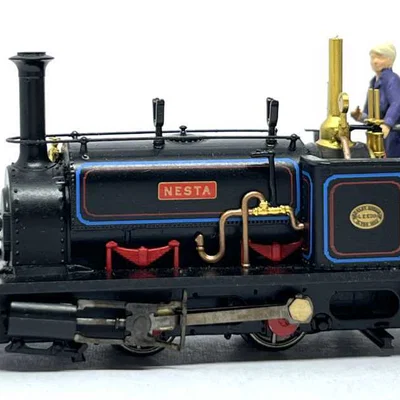 Nữ tài xế đầu máy xe lửa “Helena” (F001)