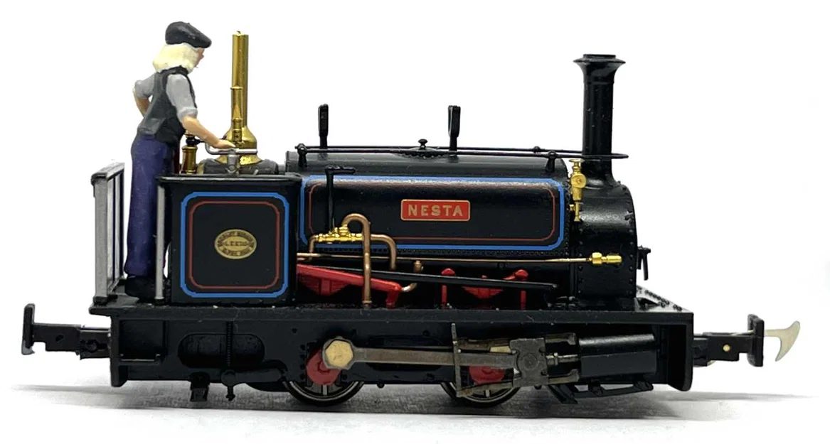 Nữ lái tàu đầu máy “Britta” (F002) - Image 3