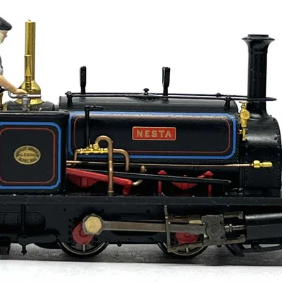 Nữ lái tàu đầu máy “Britta” (F002)
