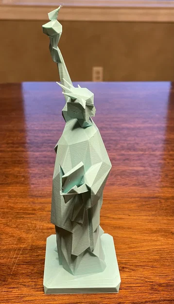 Tượng Nữ thần Tự do phong cách Low Poly cho người yêu in 3D - Image 2