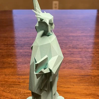Tượng Nữ thần Tự do phong cách Low Poly cho người yêu in 3D