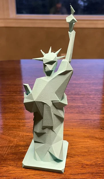 Tượng Nữ thần Tự do phong cách Low Poly cho người yêu in 3D - Image 3
