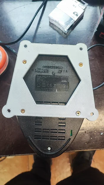 Giá treo tường cho sạc pin Bosch GAL 1230 CV - Tiện ích và Gọn gàng - Image 3