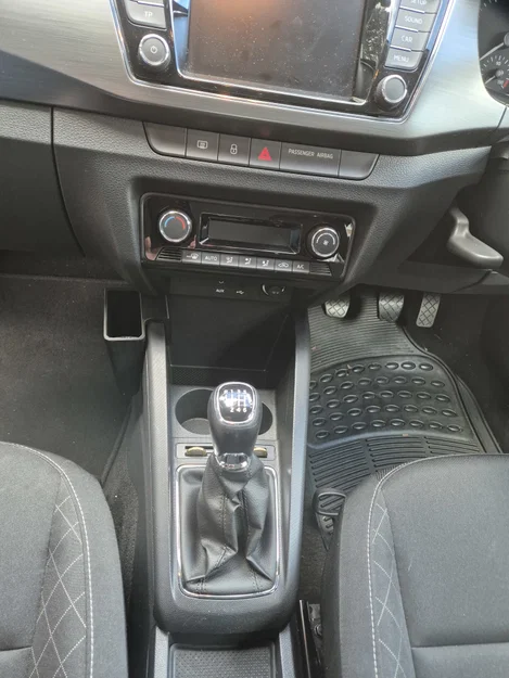 Giá đỡ điện thoại cho Skoda Fabia Mk3 - Image 3